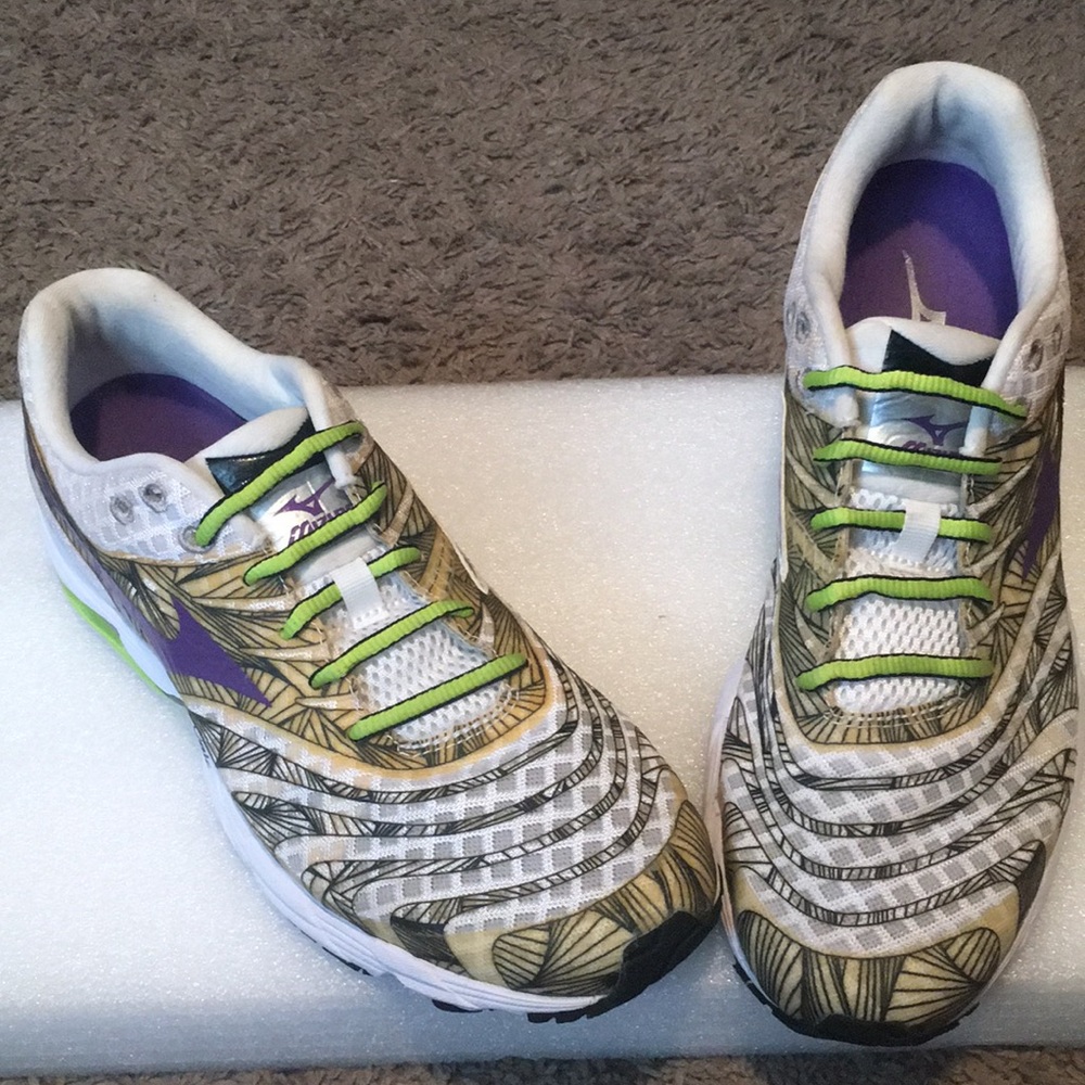Women Mizuno Sneakers